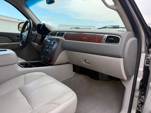 Used 2007 Chevrolet Suburban LT RWD image 68