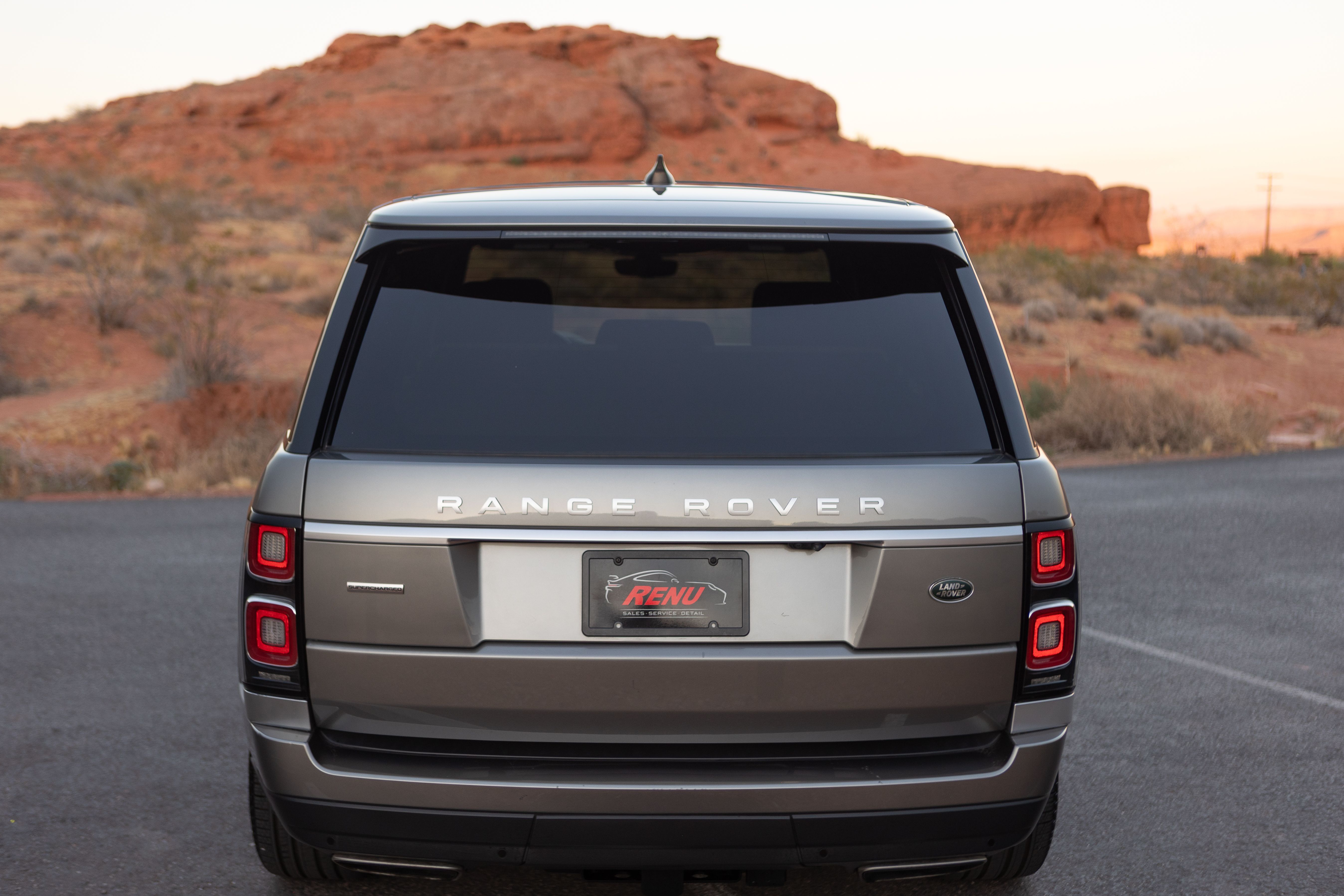 Used 2019 Land Rover Range Rover Supercharged AWD/4WD image 4