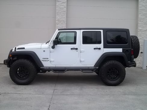 Used 2017 Jeep Wrangler 4WD Unlimited Sport image 7