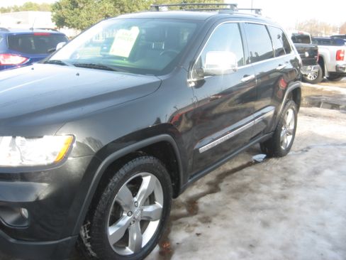 Used 2013 Jeep Grand Cherokee Laredo image 1