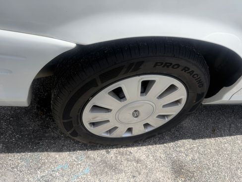 Used 2010 Ford Crown Victoria Police Interceptor RWD image 11