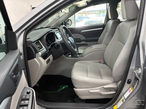 Used 2014 Toyota Highlander FWD LE V6 image 11