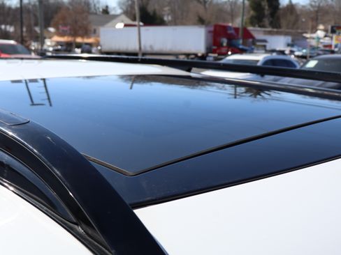 Used 2018 Land Rover Discovery HSE image 11