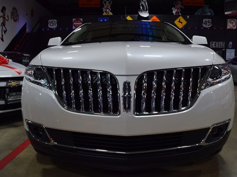Used 2011 Lincoln MKX AWD w/ Elite Package image 11