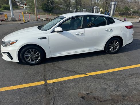 Used 2020 Kia Optima LX image 2