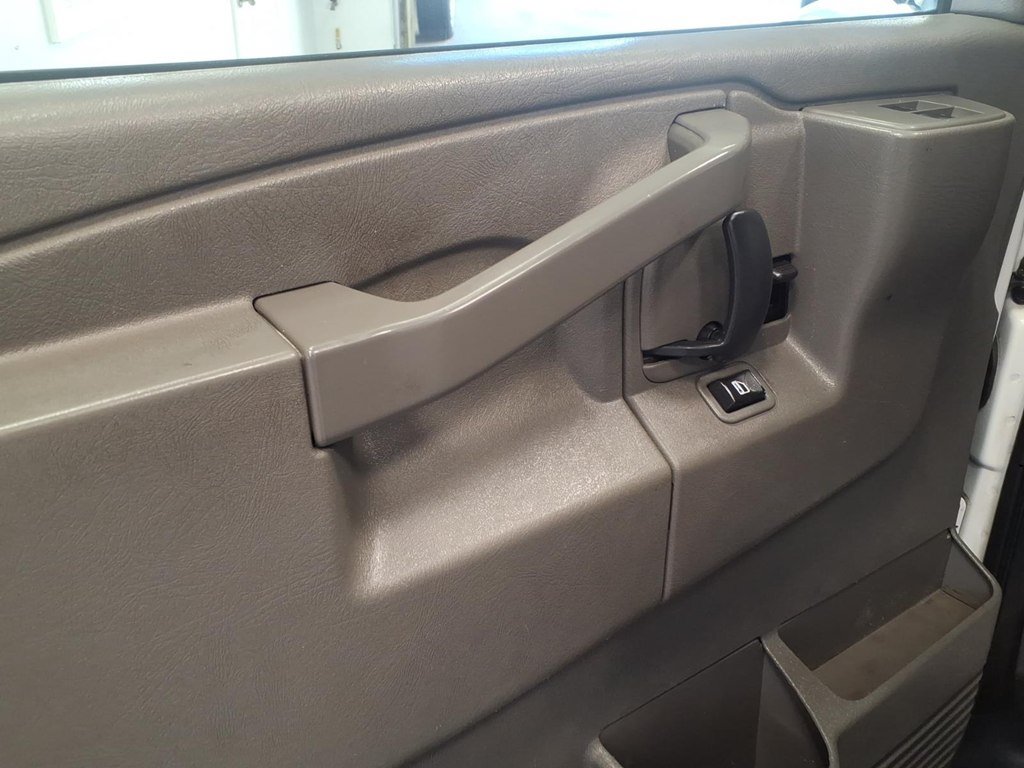 Used 2017 GMC Savana 2500 RWD image 8