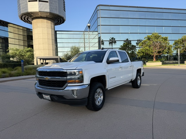 Used 2018 Chevrolet Silverado 1500 2WD Crew Cab LT image 1