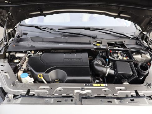 Used 2019 Jaguar E-PACE SE image 46