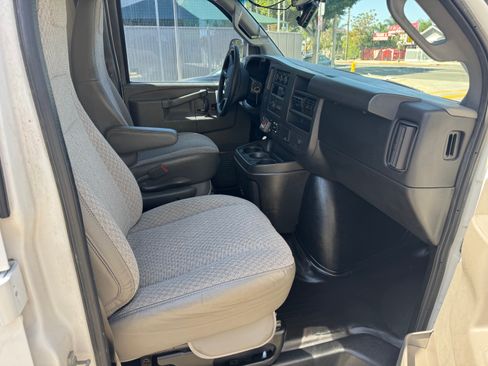 Used 2016 GMC Savana 2500 image 9