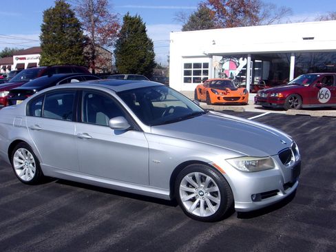 Used 2011 BMW 328i image 2