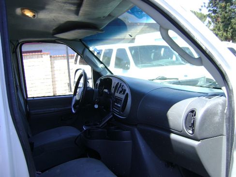 Used 2006 Ford E-350 and Econoline 350 image 11