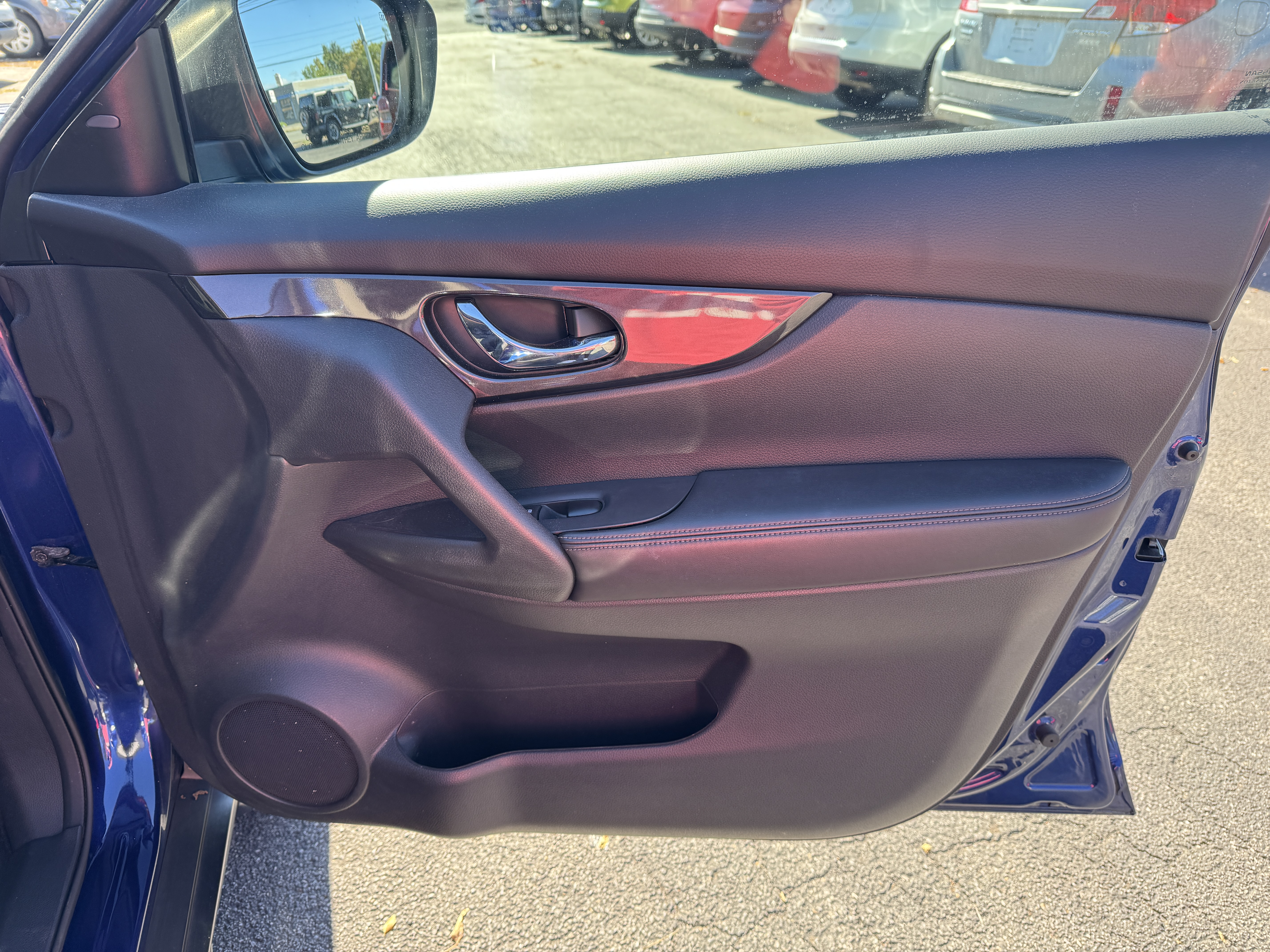 Used 2017 Nissan Rogue AWD SV image 15