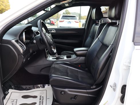 Used 2019 Jeep Grand Cherokee Altitude image 11