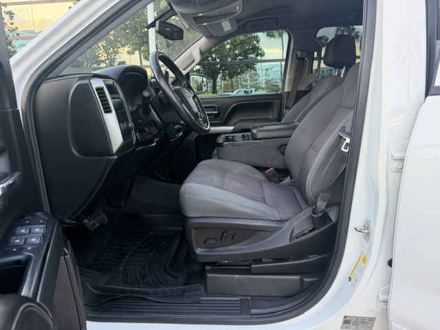 Used 2018 Chevrolet Silverado 1500 2WD Crew Cab LT image 16