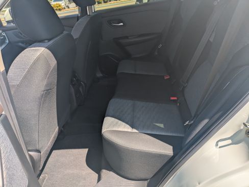 Used 2023 Nissan Rogue SV image 6