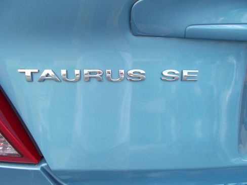 Used 2006 Ford Taurus SE FWD image 28