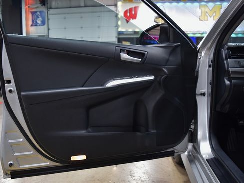 Used 2013 Toyota Camry SE image 25