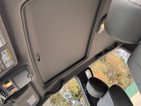 Used 2006 Toyota Sequoia SR5 image 34