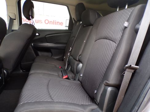 Used 2018 Dodge Journey SE image 7