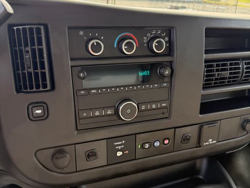 Used 2016 Chevrolet Express 3500 image 15