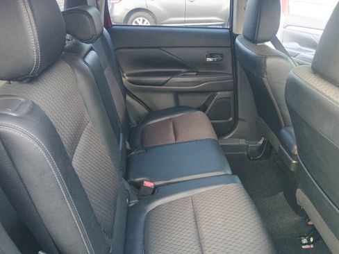 Used 2015 Mitsubishi Outlander SE image 22