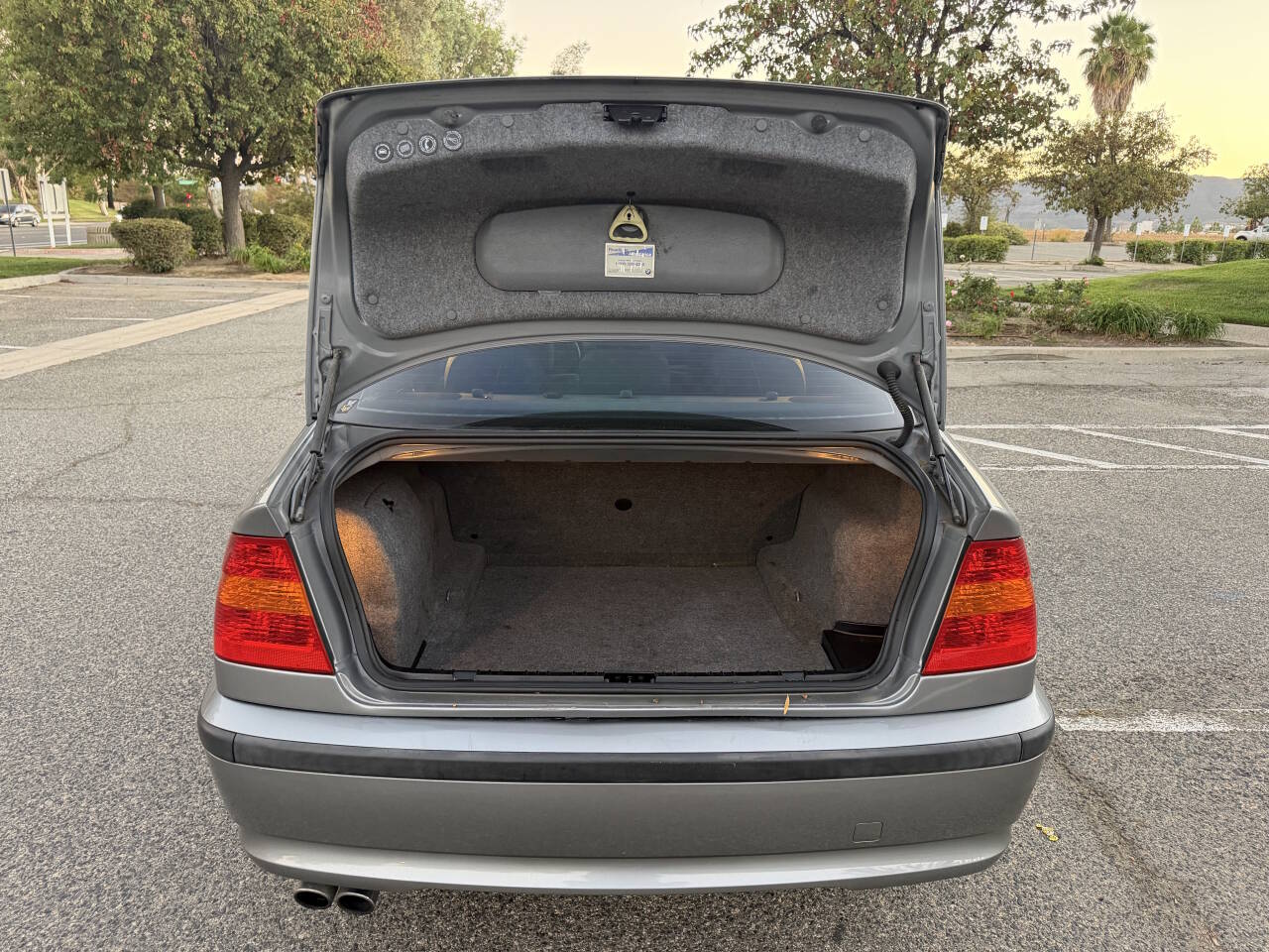 Used 2004 BMW 325i Sedan RWD image 24