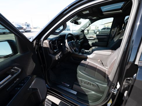 Used 2024 Chevrolet Silverado 1500 High Country image 46