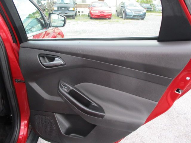 Used 2012 Ford Focus SEL Hatchback FWD image 18