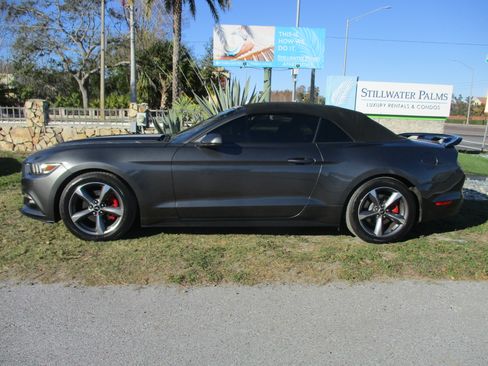 Used 2015 Ford Mustang Convertible RWD image 2