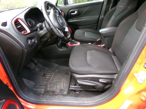 Used 2015 Jeep Renegade 4WD Trailhawk image 9