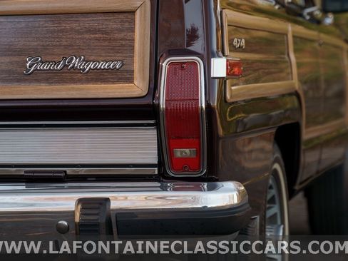 Used 1991 Jeep Grand Wagoneer image 17