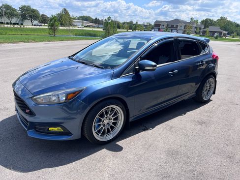 Used 2018 Ford Focus ST Hatchback FWD image 6