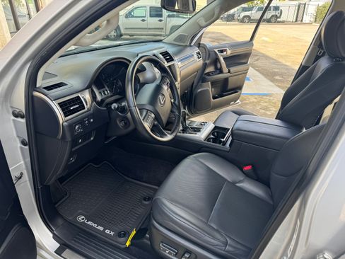 Used 2014 Lexus GX 460 image 11