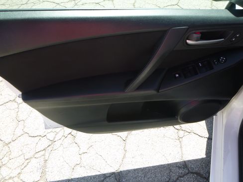 Used 2012 MAZDA MAZDA3 i Touring image 11