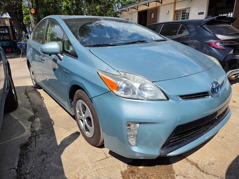 Used 2015 Toyota Prius Two FWD image 2
