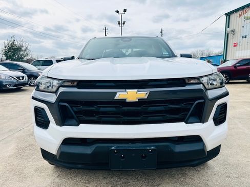 Used 2025 Chevrolet Colorado image 2