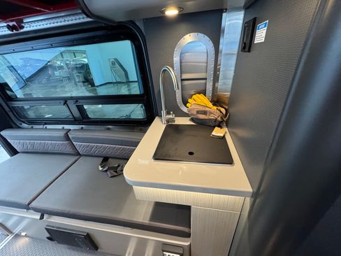 Used 2025 Mercedes-Benz Sprinter 2500 image 18