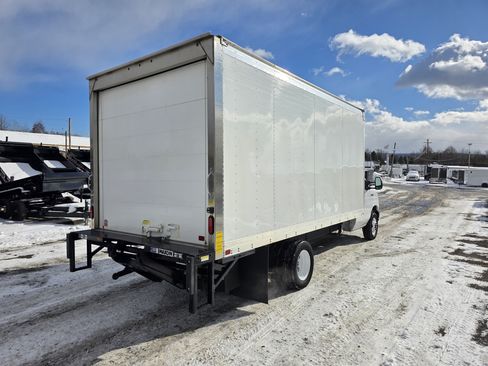 Used 2023 Ford E-350 and Econoline 350 image 5
