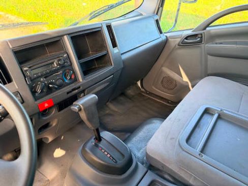 Used 2020 Isuzu NPR HD image 7