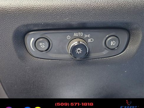 Used 2021 Chevrolet Traverse LT image 16