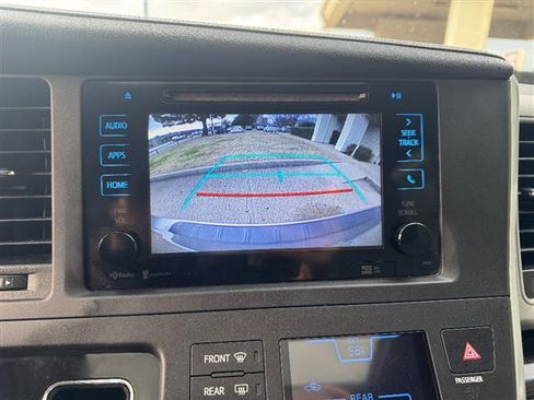 Used 2015 Toyota Sienna image 11