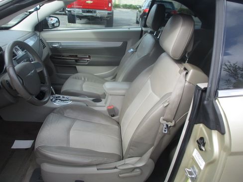 Used 2010 Chrysler Sebring Touring image 9