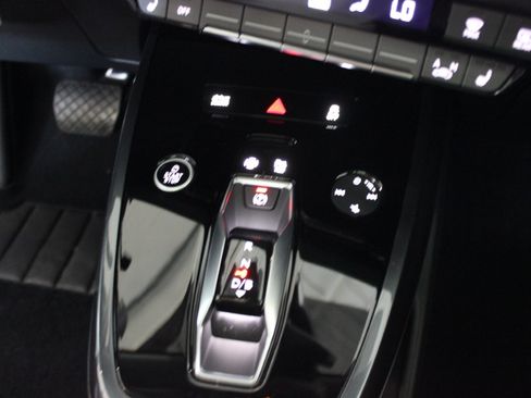 Used 2024 Audi Q4 e-tron Premium Plus image 22