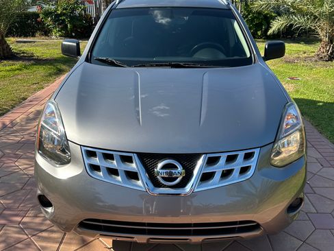 Used 2015 Nissan Rogue SV image 2