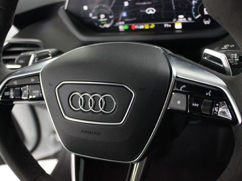 Used 2023 Audi e-tron GT Premium Plus image 37