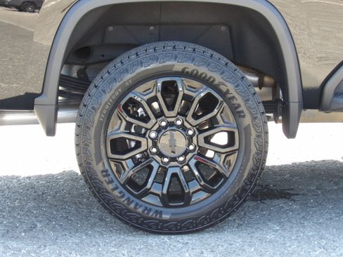 Used 2025 Chevrolet Silverado 2500 4x4 Crew Cab High Country image 11
