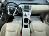 Used 2014 Toyota Prius Five image 3