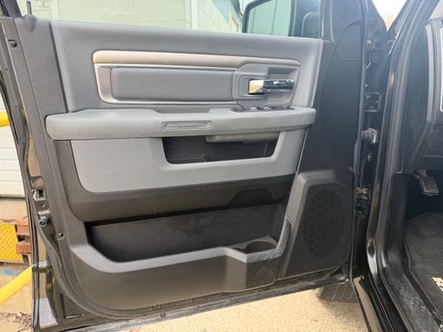 Used 2016 RAM 1500 SLT image 9