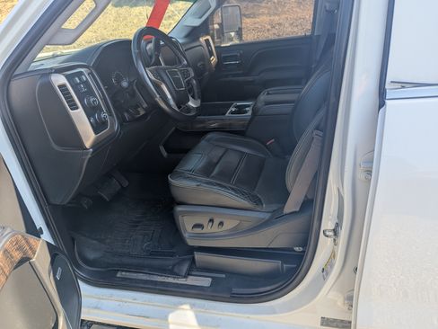 Used 2015 GMC Sierra 3500 Denali image 7