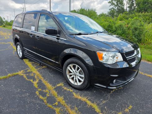 Used 2019 Dodge Grand Caravan SXT image 5